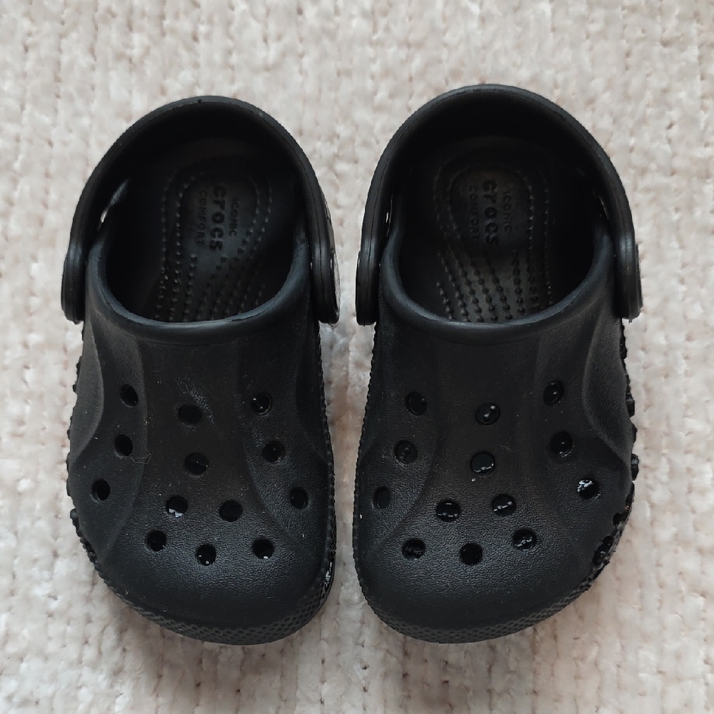 CROCS Kids Black Clogs. 6